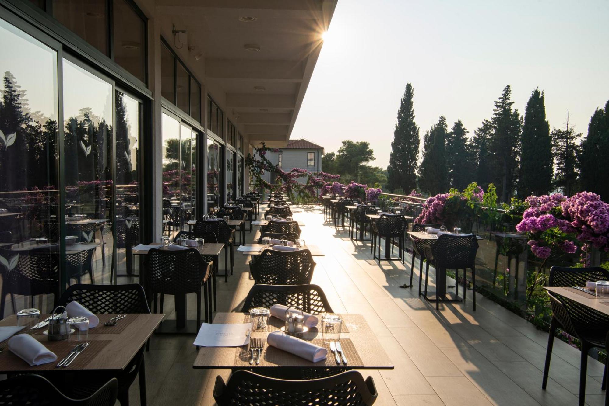 Aminess Vival Velaris Resort Supetar Eksteriør billede